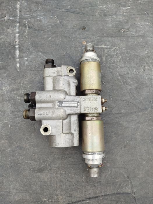 Rozdzielacz hydrauliczny 24 V typ A202