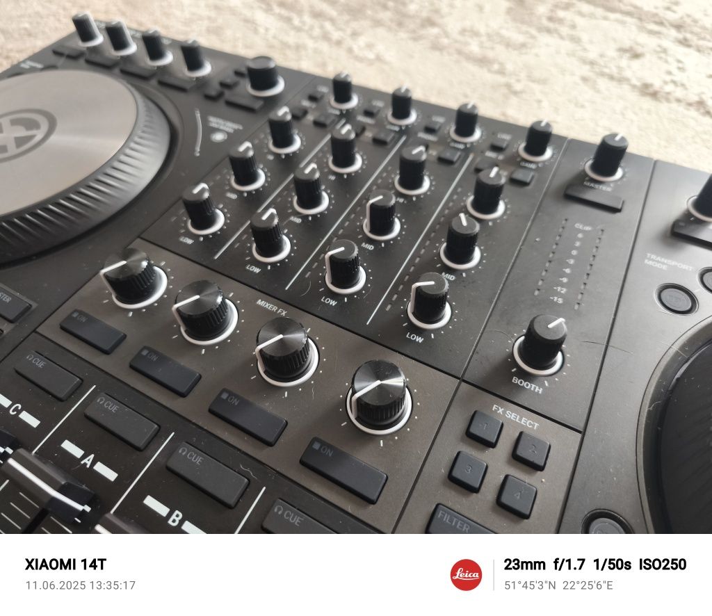Kontroler  TRAKTOR S4mk3