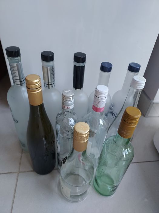 Butelki 11 sztuk na sok 0,70 0,75 litra kapsle zakręcane