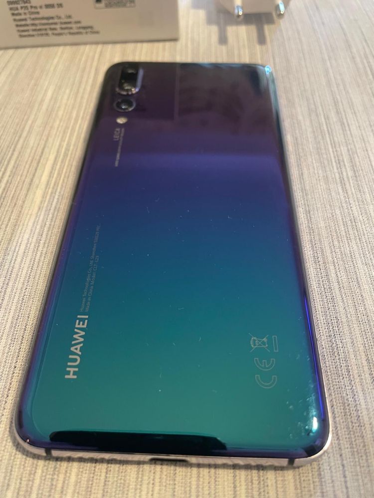 Vendo Huawei P20 Pro Twilight.