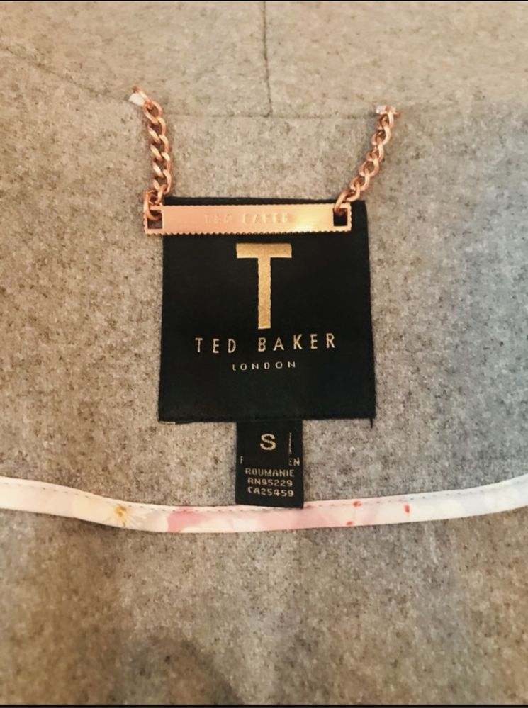 Capa em Fazenda - Ted Baker