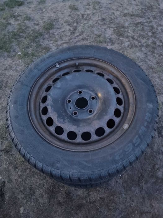 Felgi VW z oponami  215/55/16 zima jeden sezon.