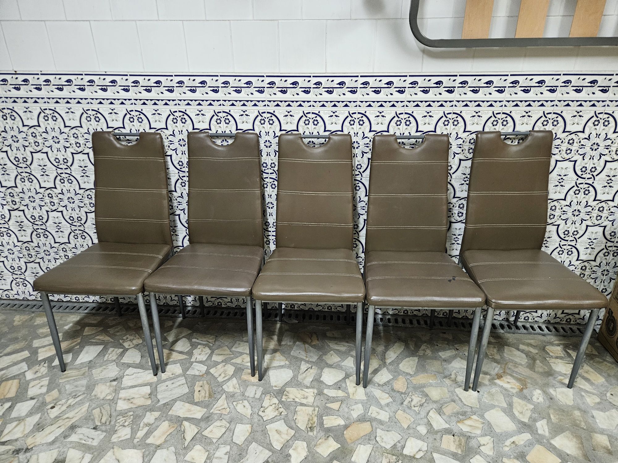 5 cadeira de mesa