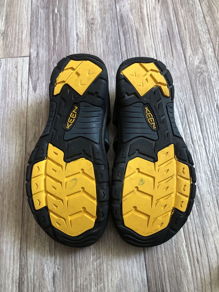 Комфортні чоловічі сандалі від keen