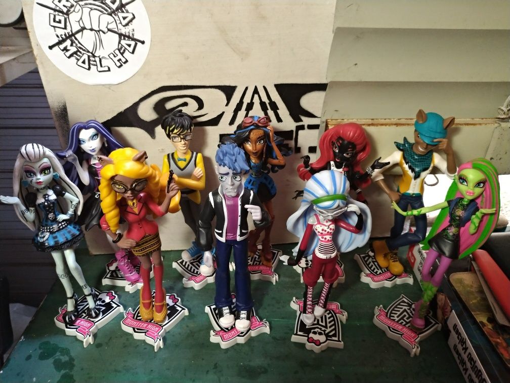Bonecos das Monster High