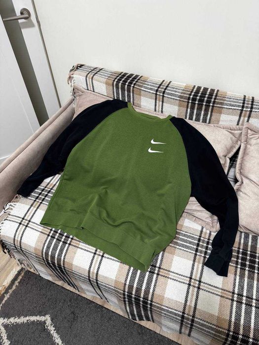 Світшот Nike Swoosh, розмір XXL, стан ідеальний. CJ4871-326