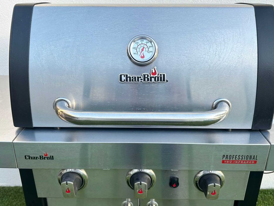 Vendo grelhador Char-Broil 140736 Professional Series 3400