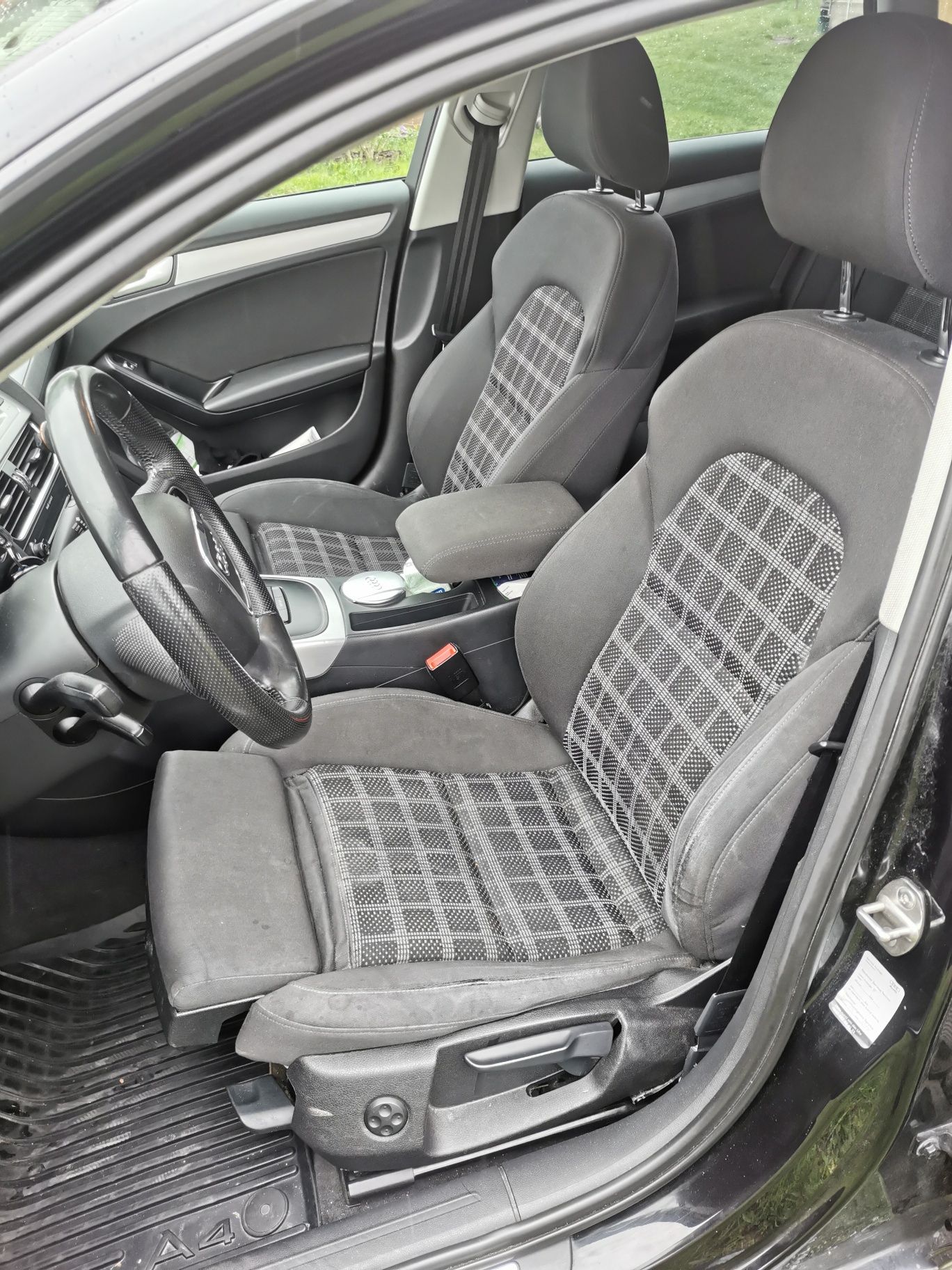 Fotele Audi A4 B8 sedan grzane