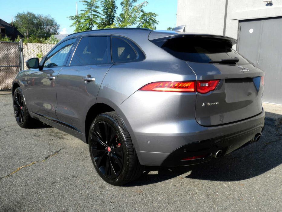 Jaguar F-PACE S      2018