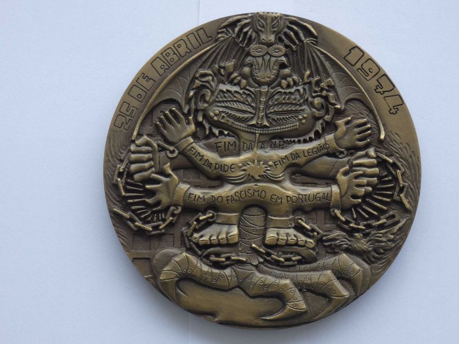 Medalha de Homenagem do Povo Português às Forças Armadas.
