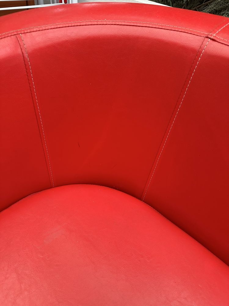 Czerwona sofa używana