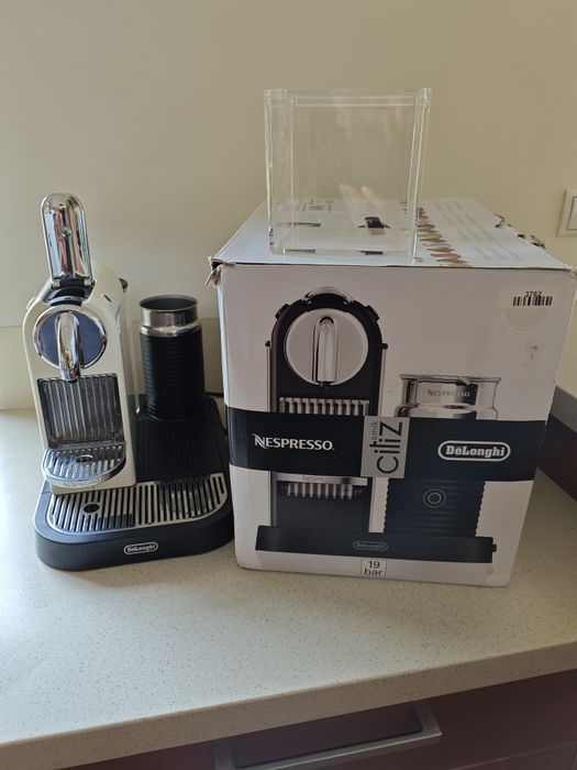 Ekspres kapsułkowy De Longhi Nespresso.