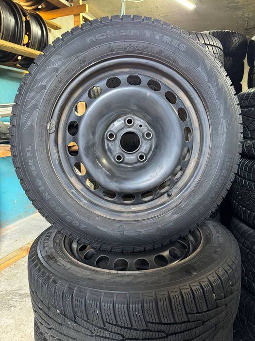205 60 R16 Nokian зима 8мм.