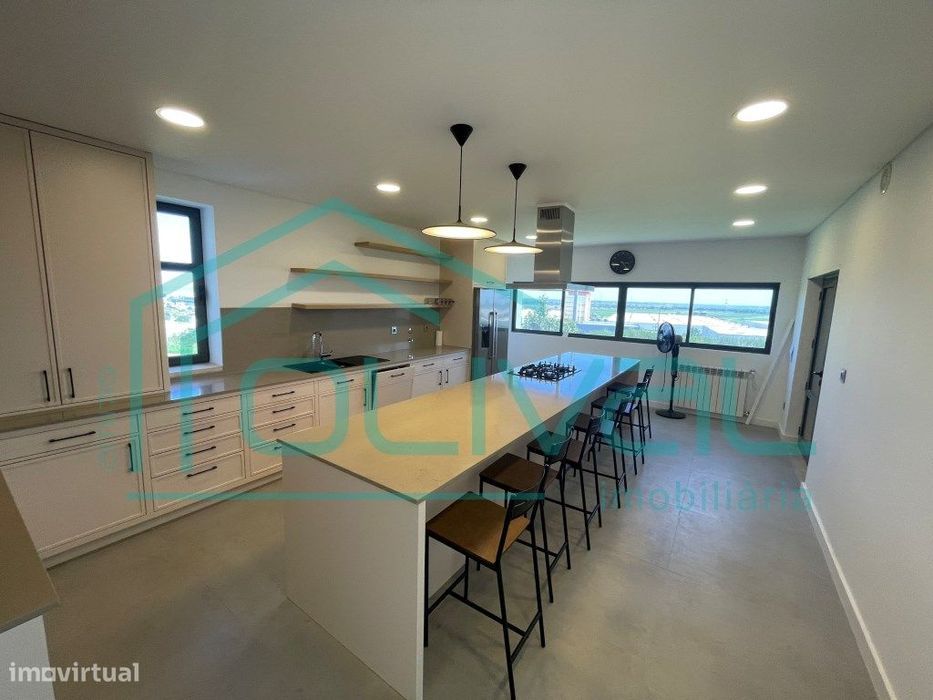 Moradia Isolada com piscina