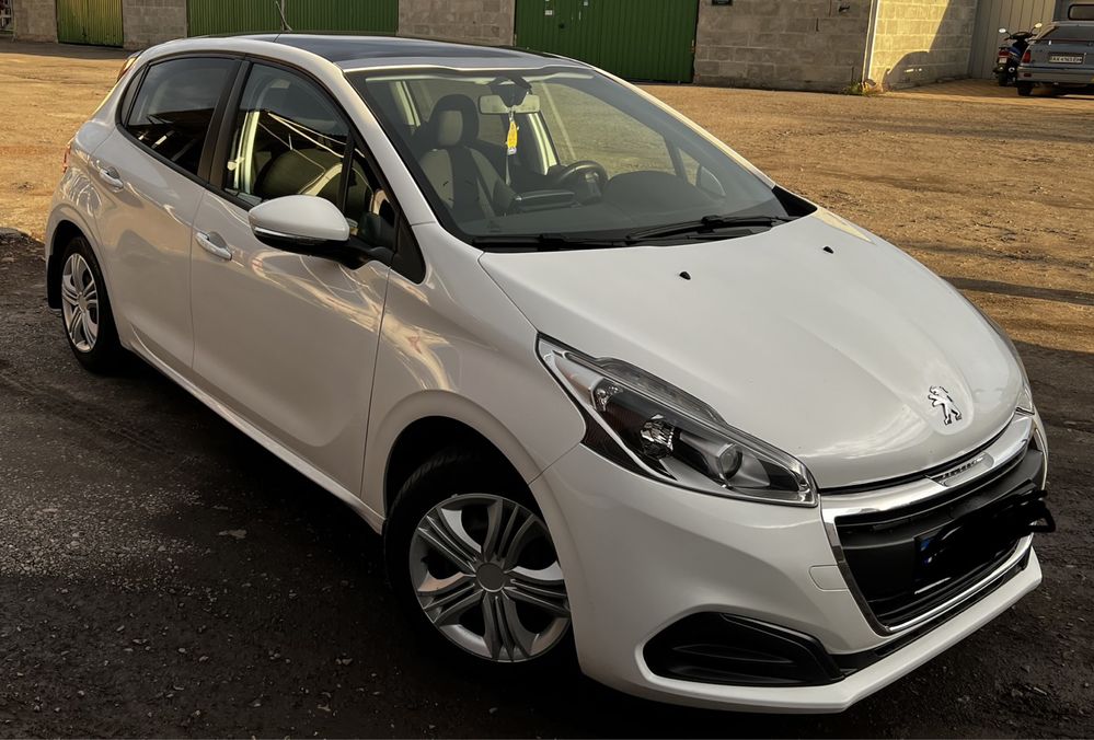 Продам авто Peugeot 208