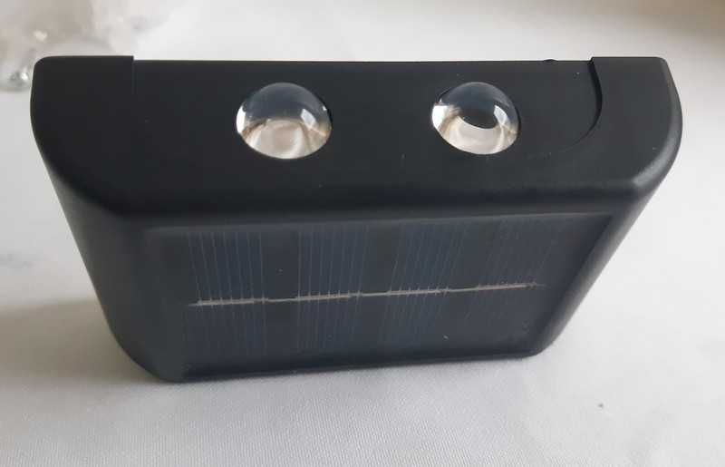 Солнечный садовый светильник для забора