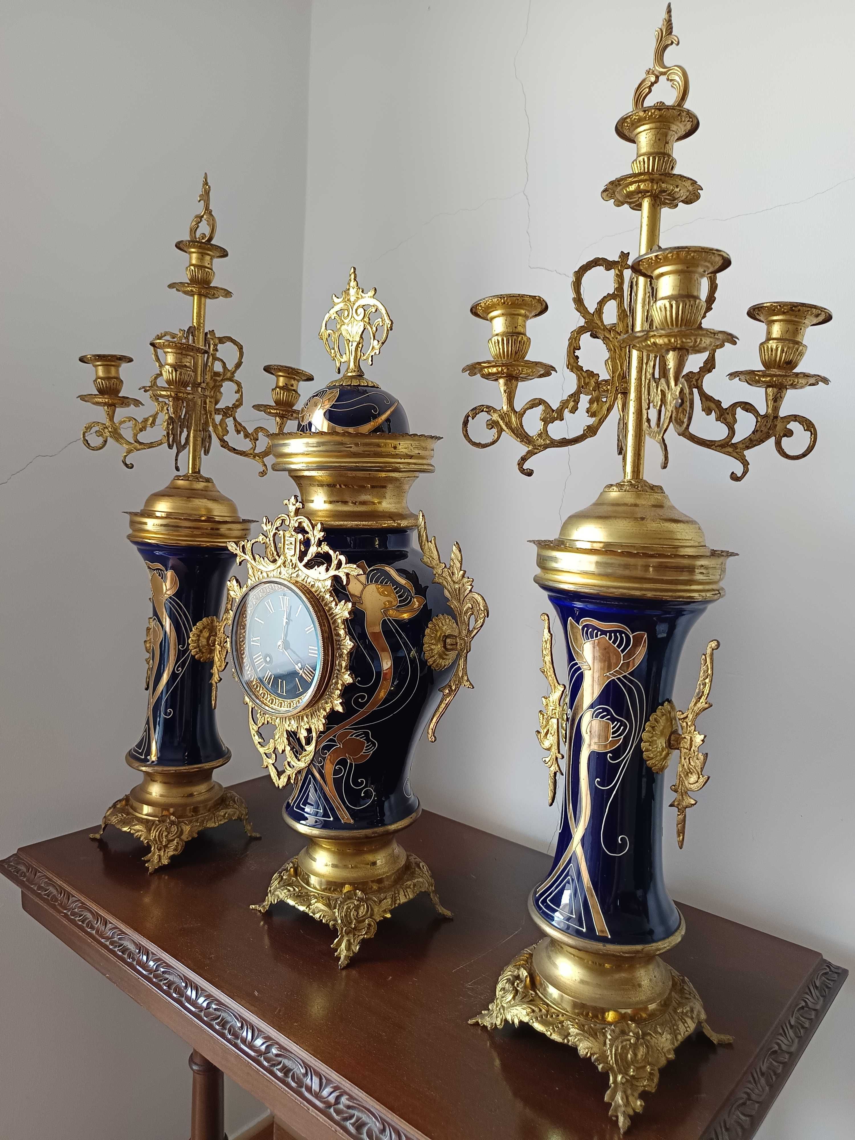 Relógio de porcelana francesa