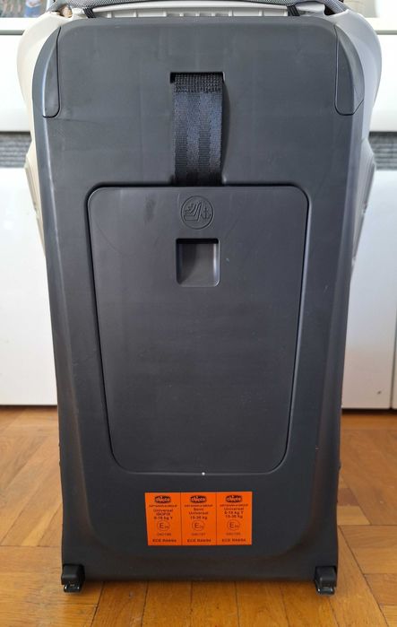 Fotelik Chicco Youniverse 9-36 kg, isofix, stan idealny, czarno-szary