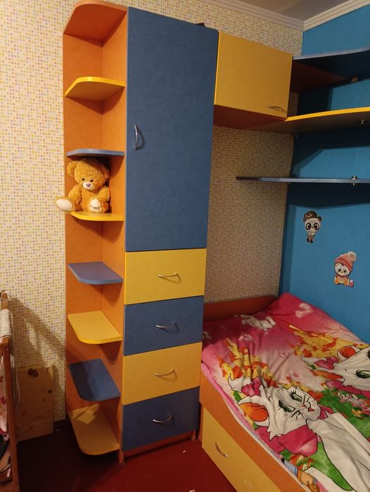 Дитяче ліжко, меблі.