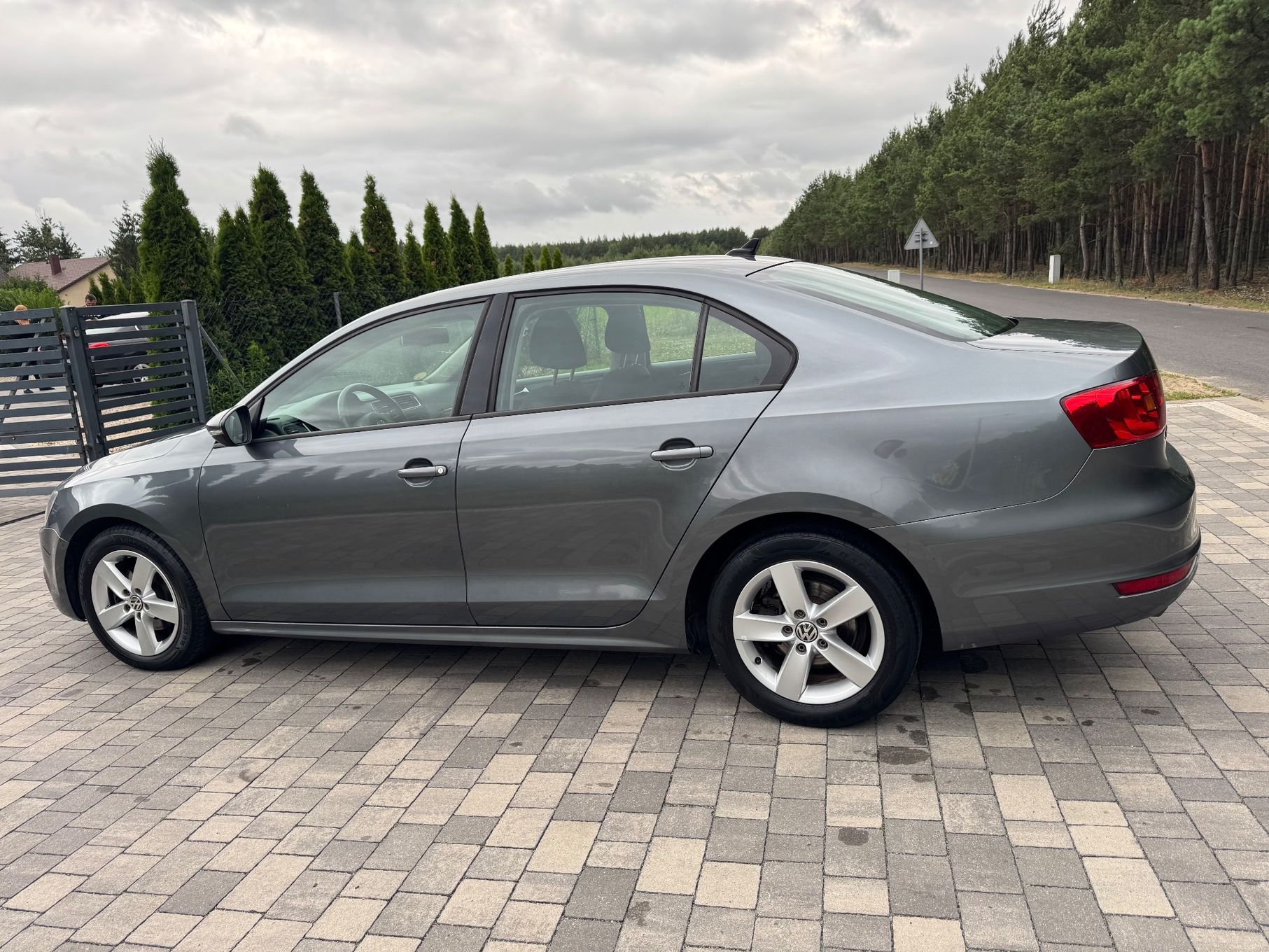 Volkswagen Jetta 1.6TDi 105KM * Navi * Klima * Alu *