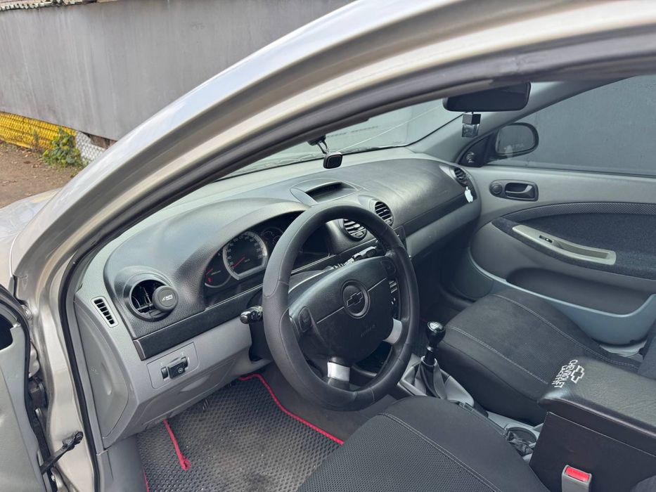 Продам авто шевроле лачеьи хечбэк