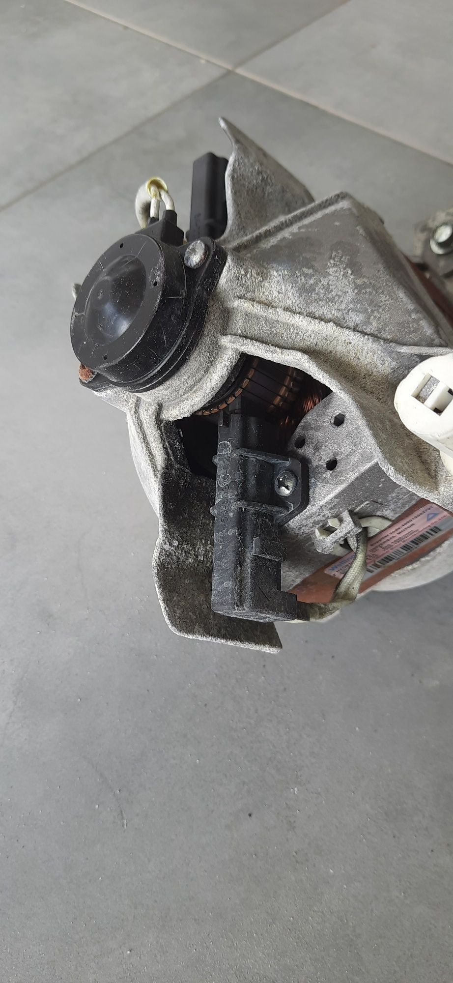 Silnik do pralki INDESIT BTWA61052W