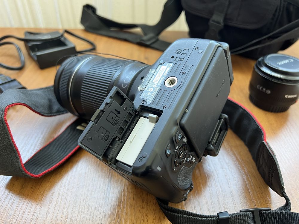 Фотоапарат EOS 600D об'єктив EF-S 18-135mm f/3.5-5.6 IS