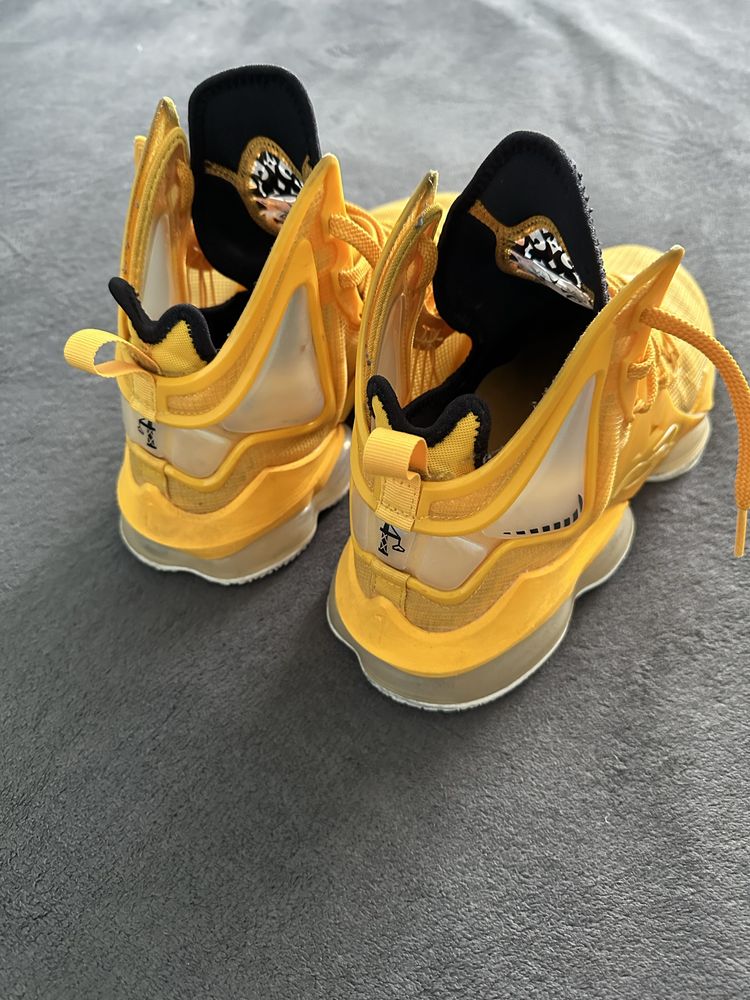 Nike LEBRON XIX Yellow
