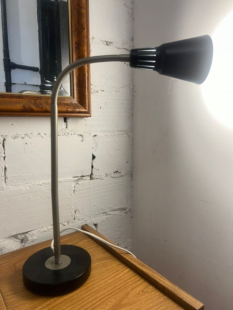 Lampka biurkowa ikea kvart