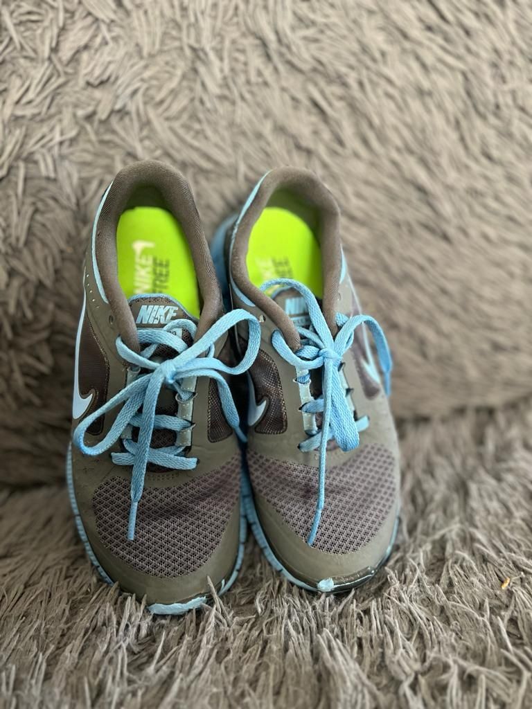 Buty chłopięce Nike rozmiar 35.5