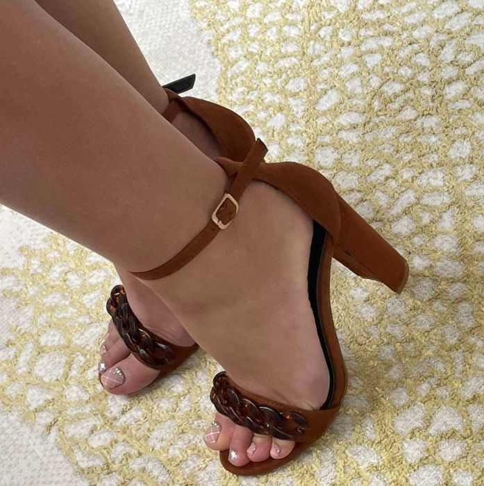 Damskie brązowe sandały marki DeeZee model Leila imitacja zamszu r. 38