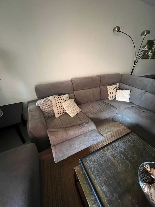 Sofá Seccional Cinzento JOM + 2 Puffs