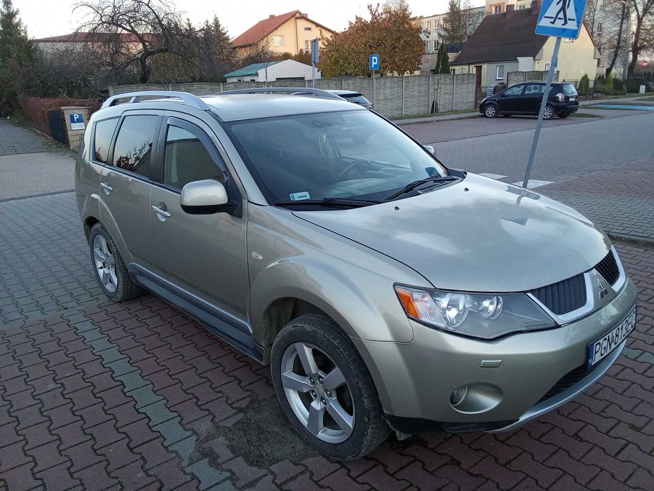Mitsubishi Outlander 2.0 DiD z polskiego salonu 4x4 7 osobowy