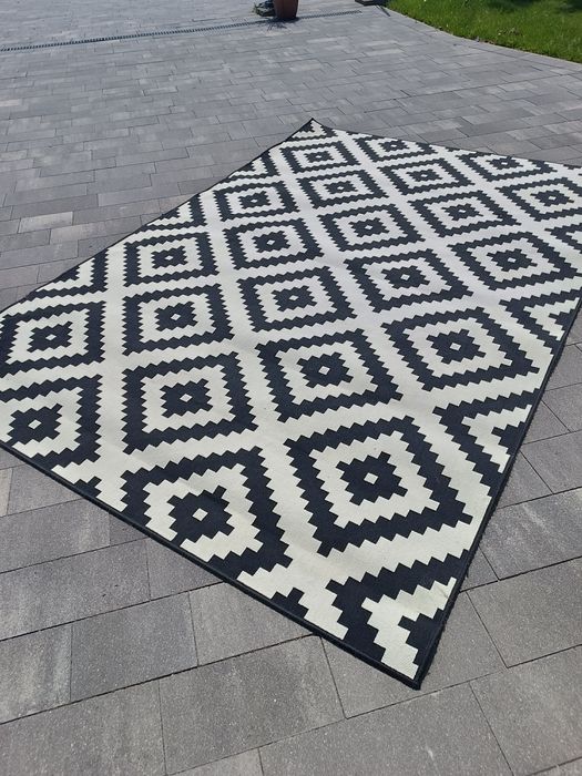 Dywan Ikea 200x300cm geometryczne wzory biały czarny