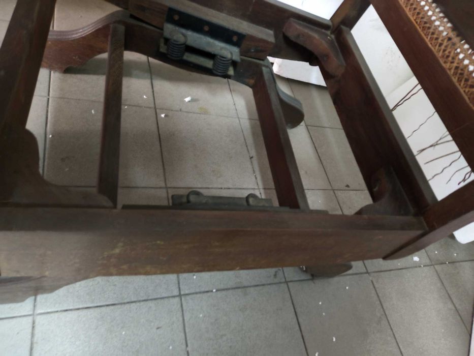 Cadeira Baloiço muito antiga para restauro