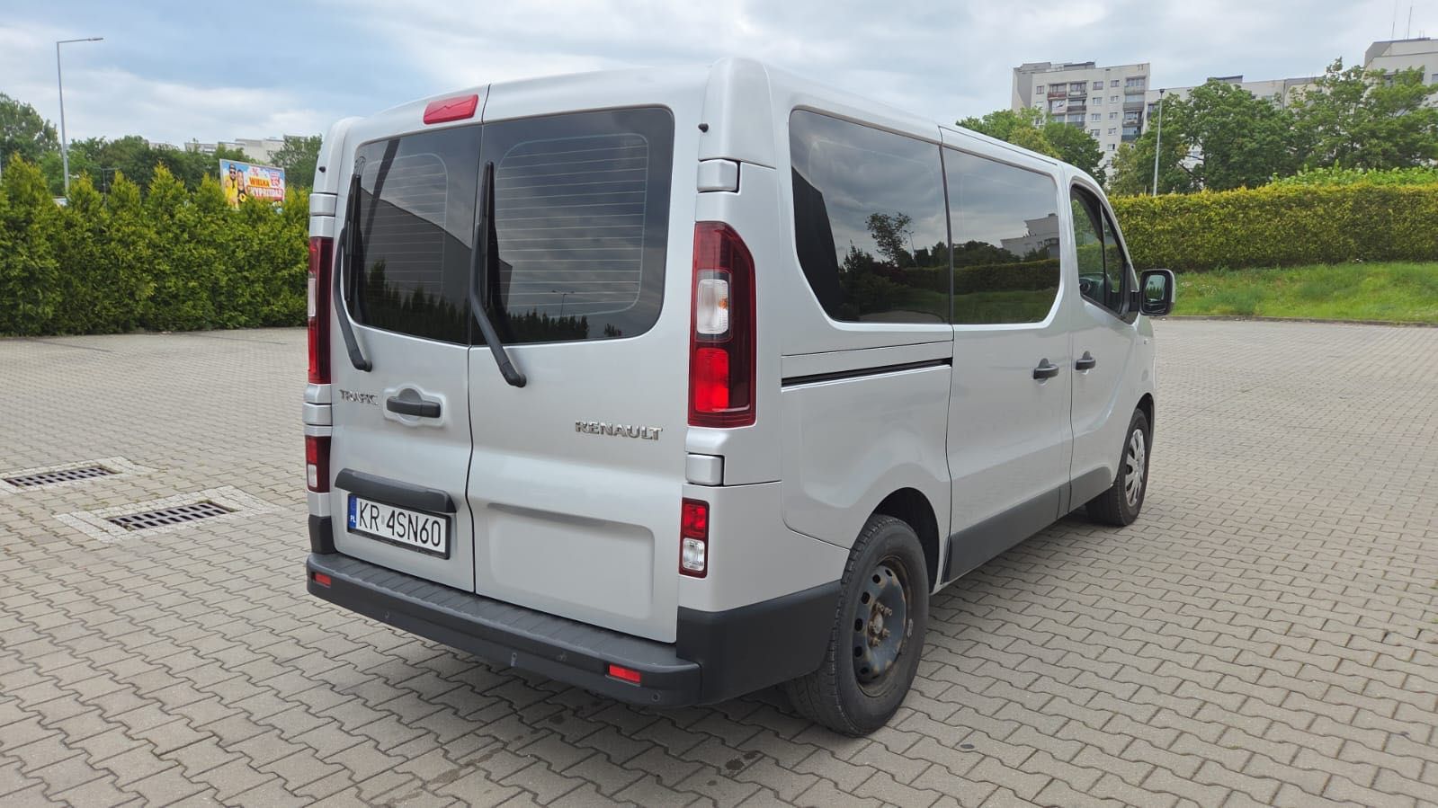 Wynajem BUS 9 osobowy renault Traffic