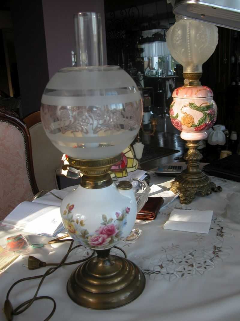 stara lampa- lampka jak naftowa w kwiaty