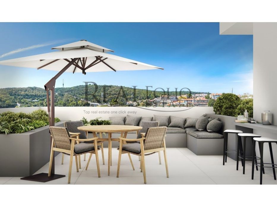 Apartamento T1+1 duplex com terraço e varandas