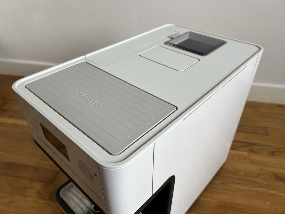 Кавова машина автоматична Miele CM 6300