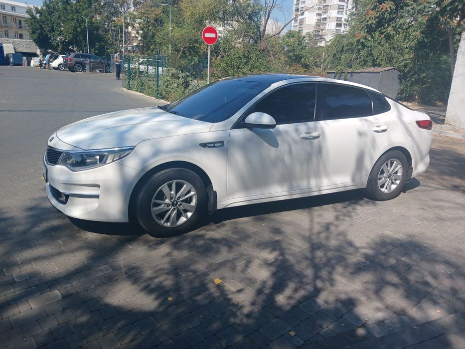 Автомобіль  киа  к5