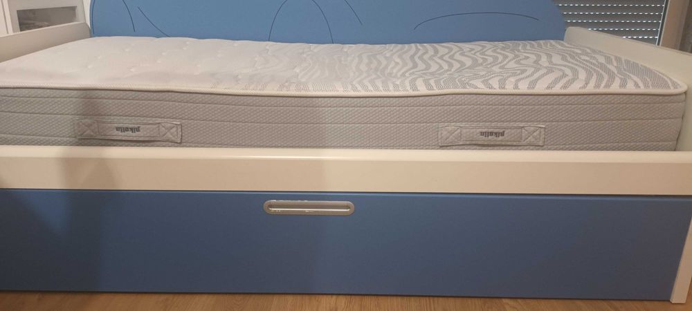 Cama de criança cabeceira formato carro