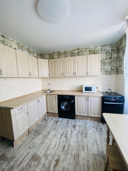 Власник, Проспект Валерія Лобановського 96, до метро Деміївської 5 хв.