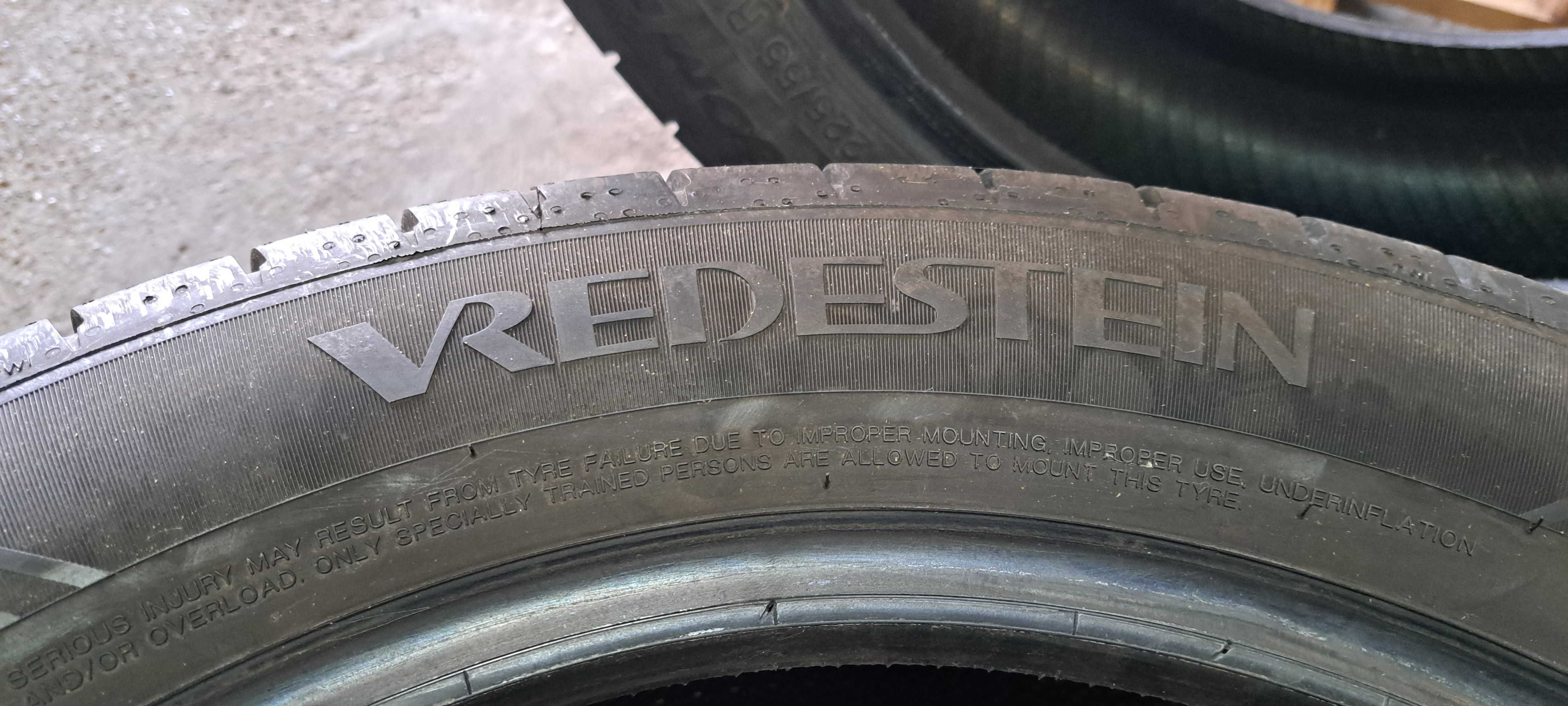 Opony letnie 225/55R17C Vredestein