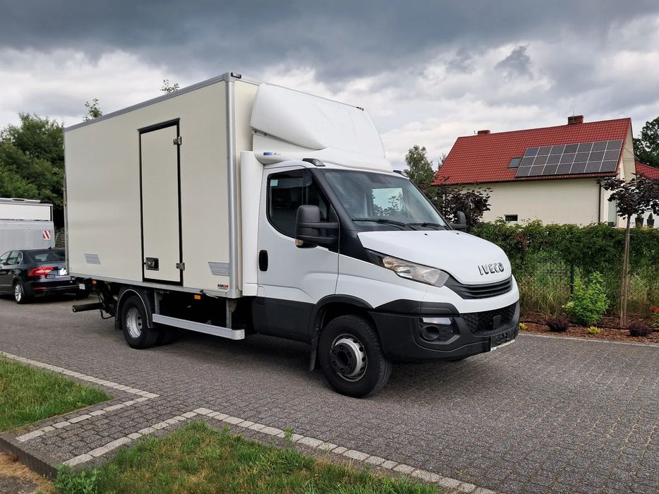 Iveco Daily 70c18  Izoterma Romcar Winda 1  Tona Salon Polska  IZOTERMA ROMCAR  8-palet Winda BAR 1000kg