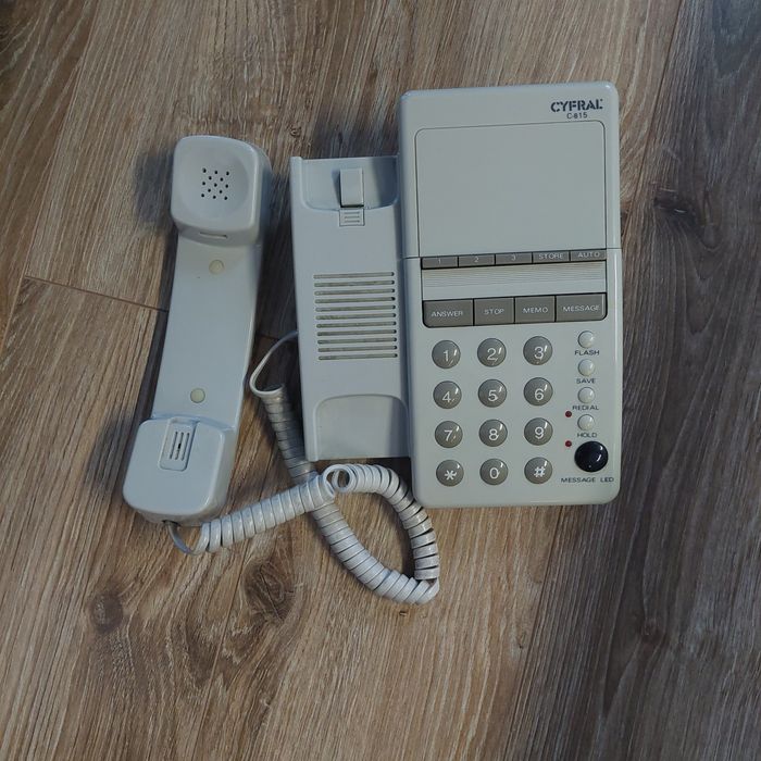 Polski telefon stacjonarny CYFRAL C-815