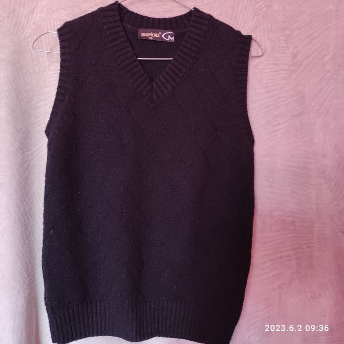 Czarna kamizelka bezrękawnik rozm.140