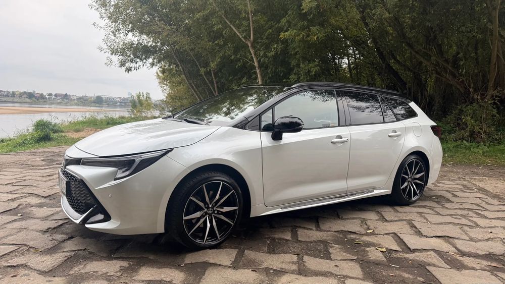 Toyota Corolla GR Sport Dynamic Piękna salon Polska stan perfekcyjny 2 komplety kół