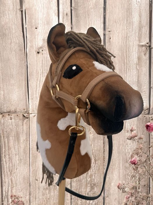 Hobby horse A4 brązowy w łatki /  srokaty