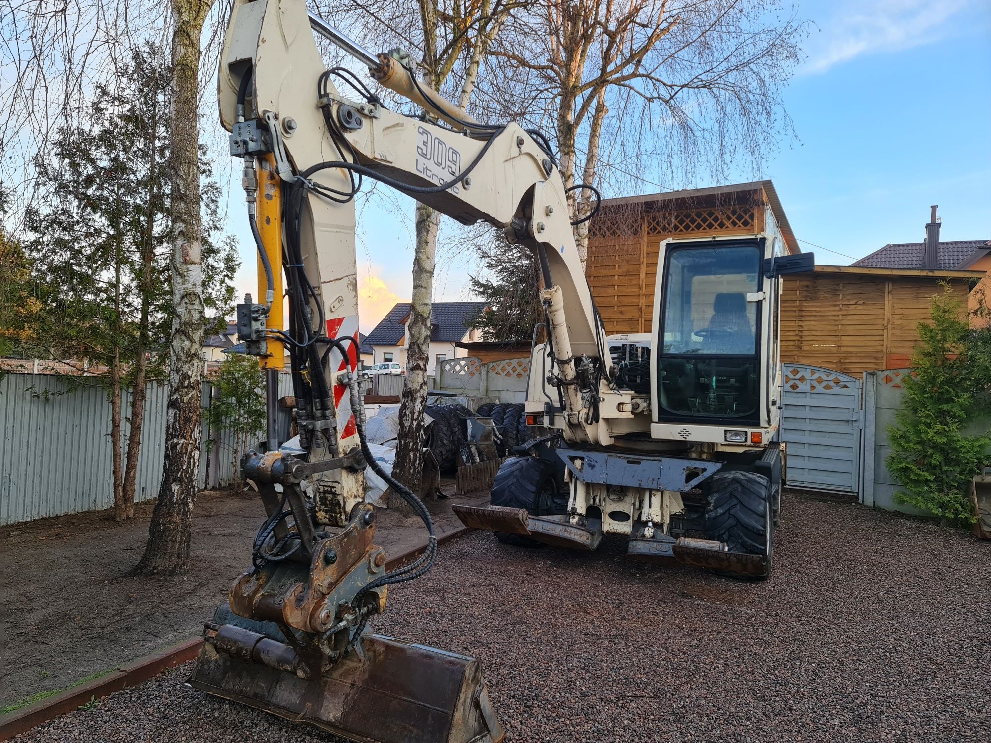 Koparka kołowa Liebherr 309 z 2006 roku