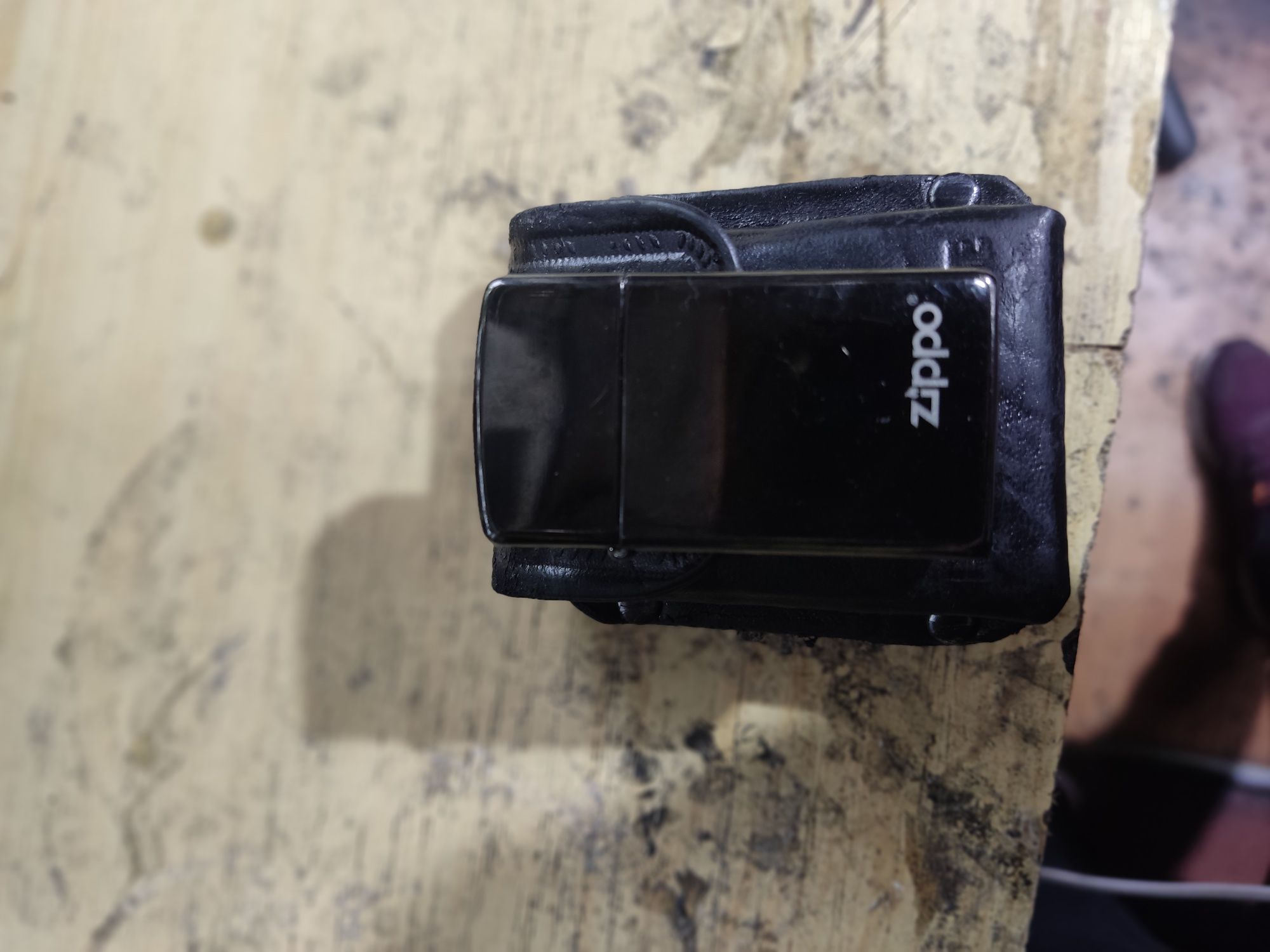 Продам зажигалку Zippo